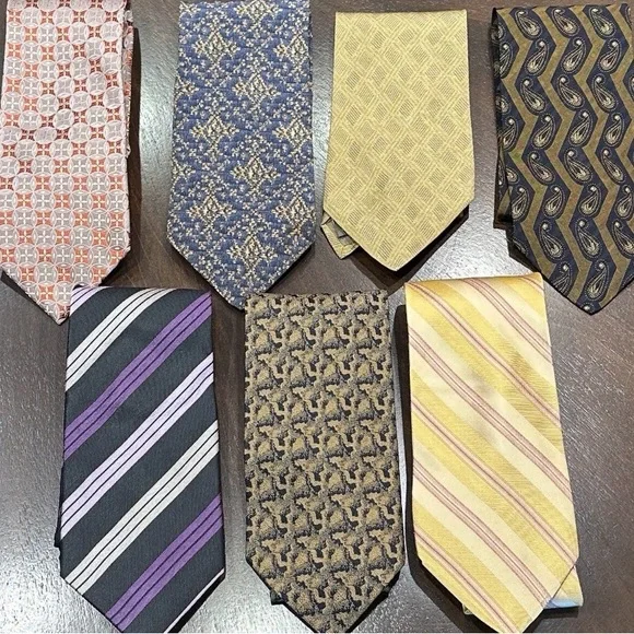 COLOURSJHANEB ARNESGEORGO ARMANIGEORGIO ARMANLE Purple and White Striped Tie